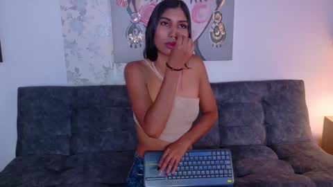 Snapshot of taty_miller chatting on 05-18-26, 08:14 Taty Miller online show from 05-18-26, 08:14