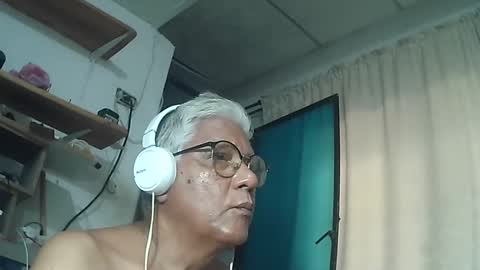 Snapshot of tavo58 chatting on 04-28-26, 12:43 alvarito online show from 04-28-26, 12:43