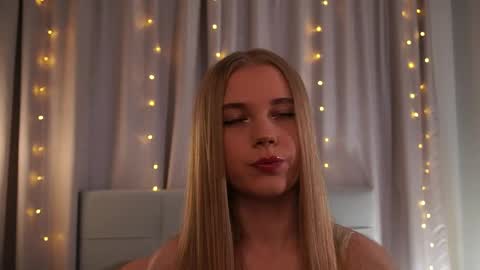 Taya online show from 05-25-26, 04:46