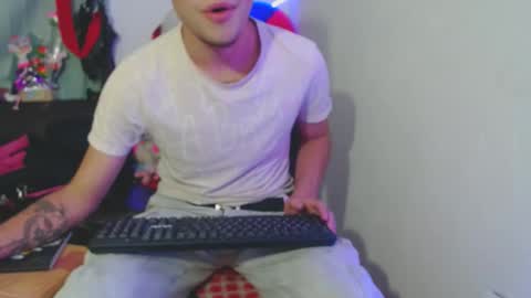 Snapshot of tayler_and_alina chatting on 12-28-24, 02:33 MARCELO MILK online show from 12-28-24, 02:33