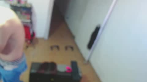 Snapshot of tayler_and_alina chatting on 01-22-25, 05:59 MARCELO MILK online show from 01-22-25, 05:59
