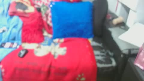 Snapshot of tayler_and_alina chatting on 01-24-25, 04:06 MARCELO MILK online show from 01-24-25, 04:06