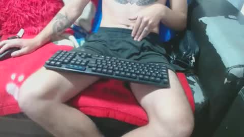 Snapshot of tayler_and_alina chatting on 01-25-25, 03:20 MARCELO MILK online show from 01-25-25, 03:20