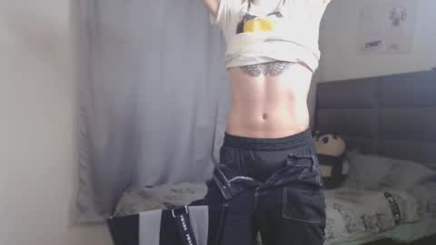 Snapshot of tayler_and_alina chatting on 02-25-25, 02:36 MARCELO MILK online show from 02-25-25, 02:36