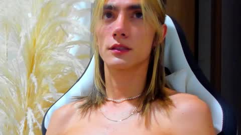 Snapshot of tayler_swift1 chatting on 10-30-25, 12:12 tayler_swift1 online show from 10-30-25, 12:12