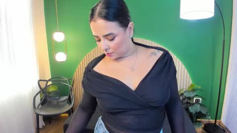 Taylor Bennet online show from 12-21-25, 11:39