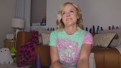 Taylor --  online show from 10-26-25, 10:32