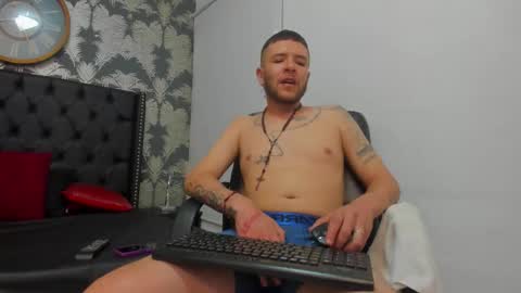 Snapshot of taylor_mason1 chatting on 11-21-25, 08:51 Taylor online show from 11-21-25, 08:51