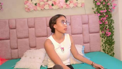 Snapshot of taylorcollinss chatting on 05-29-26, 02:15 taylorcollinss online show from 05-29-26, 02:15
