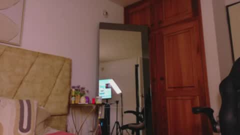 Snapshot of taylorcollinss chatting on 06-03-26, 02:33 taylorcollinss online show from 06-03-26, 02:33