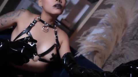 Taylor online show from 10-25-25, 04:24