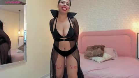 TAYLOR  online show from 11-01-25, 03:52