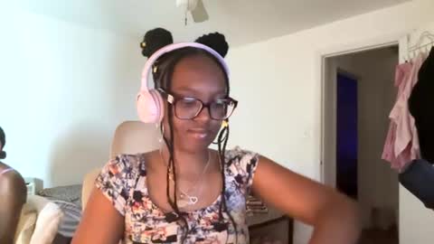Snapshot of taylorsosweets chatting on 07-24-26, 01:25 Taylor online show from 07-24-26, 01:25