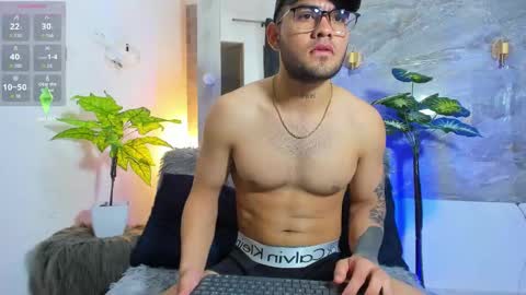 Snapshot of taylorwithtayler chatting on 01-09-26, 10:55 TAYLOR AND TAYLER online show from 01-09-26, 10:55