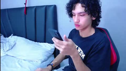Snapshot of tayronx33 chatting on 09-27-25, 05:29 Tayron online show from 09-27-25, 05:29