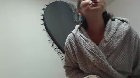 ALICIA--- online show from 12-17-25, 09:04