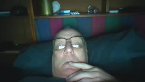 Snapshot of tebb61 chatting on 05-18-26, 06:41 Mark online show from 05-18-26, 06:41