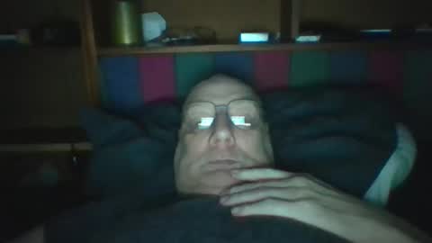Snapshot of tebb61 chatting on 06-10-26, 06:12 Mark online show from 06-10-26, 06:12