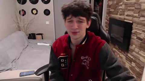 Teddy online show from 11-10-25, 09:41