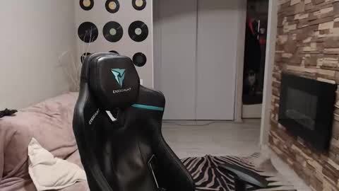 Teddy online show from 11-18-25, 02:50