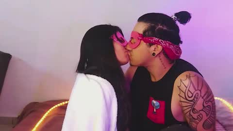 Shelovesthemask online show from 11-24-25, 03:34