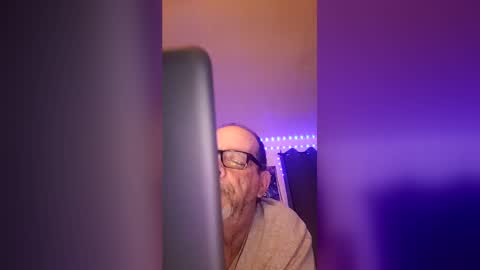 Snapshot of tedestep2 chatting on 07-31-26, 01:49 tedestep2 online show from 07-31-26, 01:49