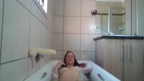 Snapshot of tediouspromotion chatting on 10-14-25, 07:20 Yumziebear online show from 10-14-25, 07:20