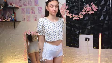 Alice and Cassie online show from 04-17-26, 04:04