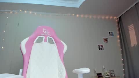 Snapshot of teeencutee chatting on 02-17-25, 08:30 Monika --------------2 stream 700 GMT day online show from 02-17-25, 08:30