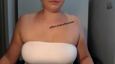 Teeyara  online show from 09-23-25, 11:35