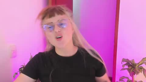Snapshot of tekila__ chatting on 06-25-26, 01:05 tekila__ online show from 06-25-26, 01:05