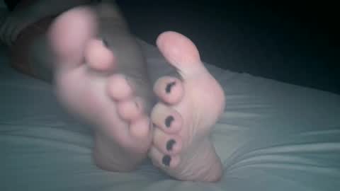 Viv West online show from 10-28-25, 04:16