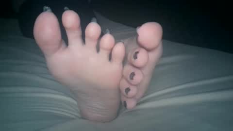 Viv West online show from 12-19-25, 04:41