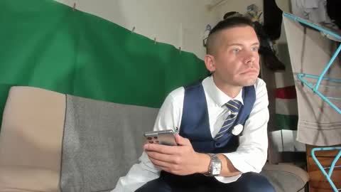 Snapshot of telepaticman chatting on 10-22-25, 08:36 Virg Lszl online show from 10-22-25, 08:36