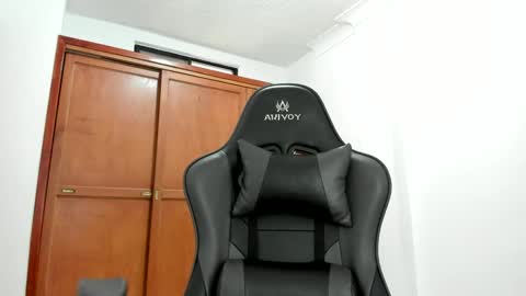 Snapshot of teles10 chatting on 02-14-25, 03:36 Teles2023 online show from 02-14-25, 03:36