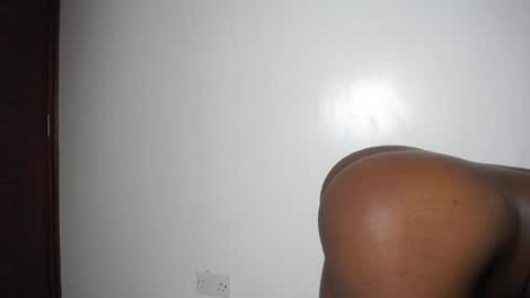Snapshot of tempting_tiah chatting on 07-16-26, 01:50 tiah online show from 07-16-26, 01:50