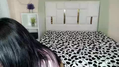 YOGIRL MAXINE online show from 04-11-26, 08:35