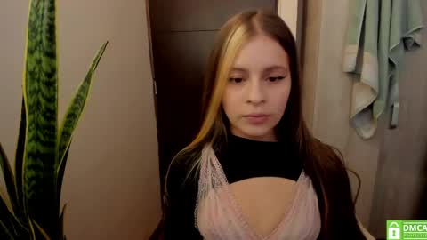 Snapshot of temptressweet chatting on 05-21-26, 10:06 Scar online show from 05-21-26, 10:06