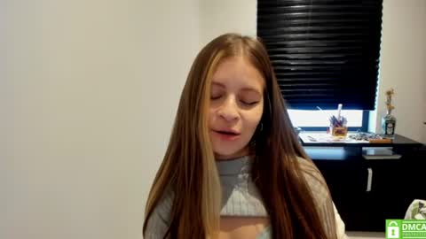 Snapshot of temptressweet chatting on 06-18-26, 10:03 Scar online show from 06-18-26, 10:03