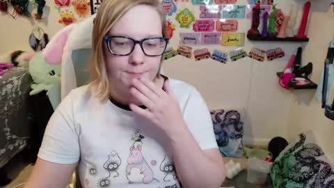 Pixie and Tentacle Overlord online show from 02-20-26, 11:38