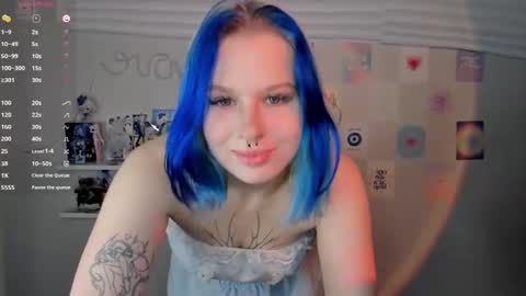 Snapshot of tender__kitty chatting on 03-11-25, 03:23 Sue online show from 03-11-25, 03:23