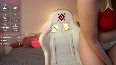 Snapshot of tender_babyy chatting on 03-09-25, 05:49 Sexy girl Li online show from 03-09-25, 05:49