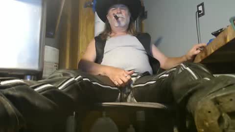 Snapshot of tennredneck chatting on 05-03-26, 01:33 Tennredneck online show from 05-03-26, 01:33