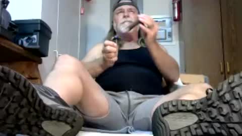 Snapshot of tennredneck chatting on 06-16-26, 01:52 Tennredneck online show from 06-16-26, 01:52