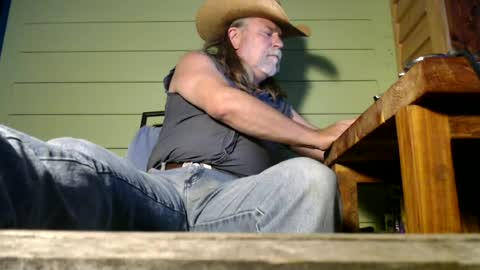 Snapshot of tennredneck chatting on 06-29-26, 01:34 Tennredneck online show from 06-29-26, 01:34