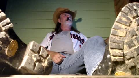 Snapshot of tennredneck chatting on 07-26-26, 03:14 Tennredneck online show from 07-26-26, 03:14