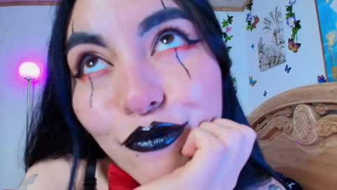 Snapshot of teresa_moon chatting on 10-31-25, 05:58  TERESA  Give me a good rating if you enjoy my show  online show from 10-31-25, 05:58