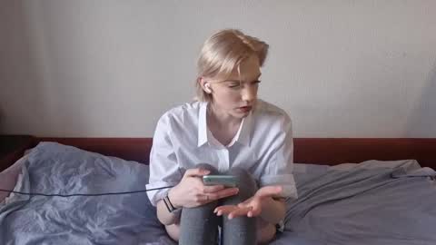 Snapshot of teresagerula chatting on 02-15-26, 07:51 Anna online show from 02-15-26, 07:51