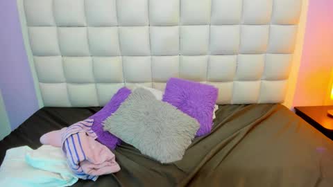 Teresa online show from 09-17-25, 01:46