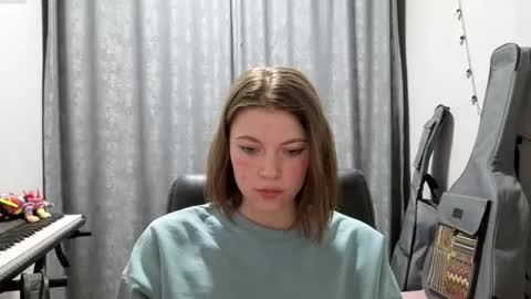 Snapshot of terranaufzinger chatting on 05-19-26, 08:04 Anny Simpson online show from 05-19-26, 08:04